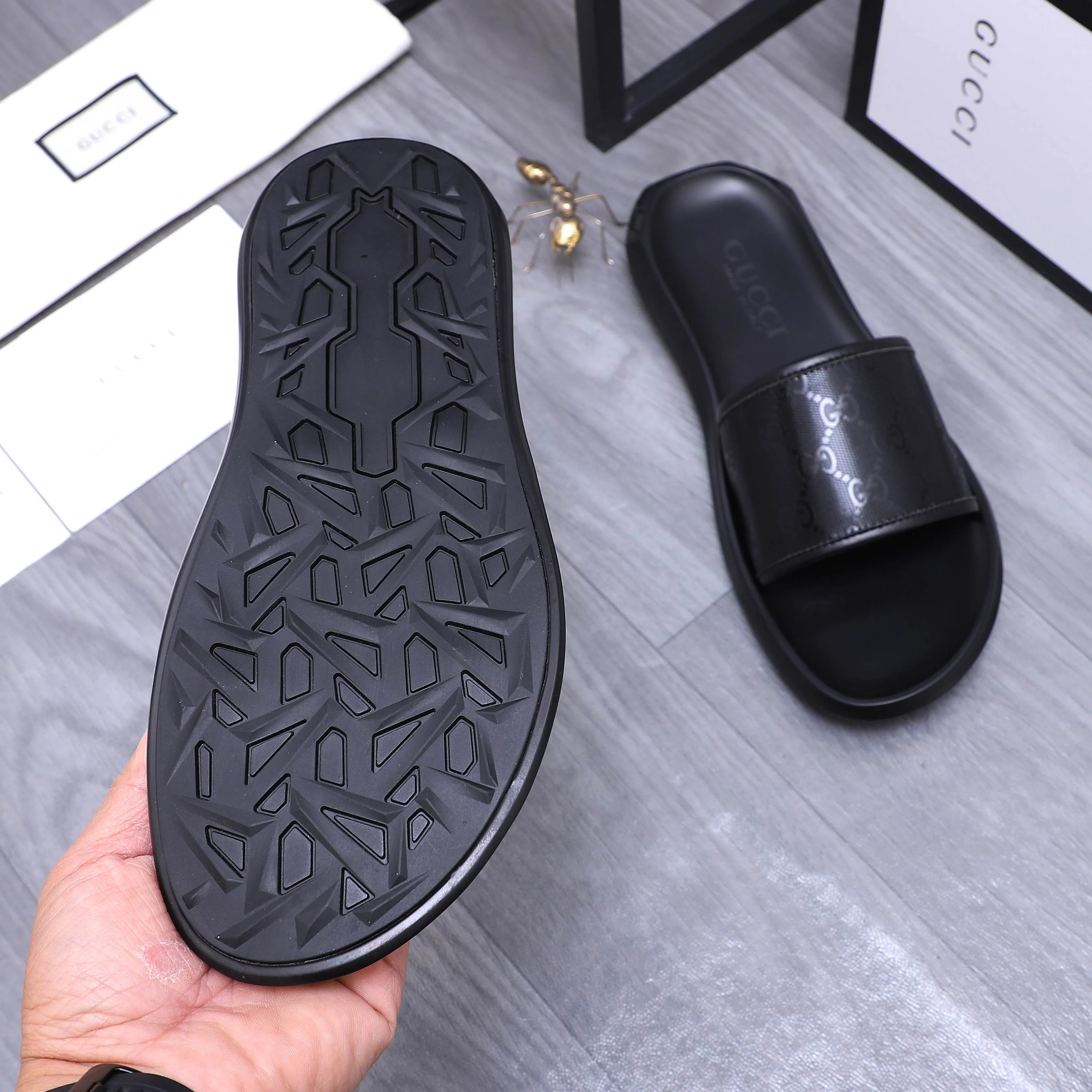 Men's shoes 💰280 Product trademark: GUCCI "Gucci" slippers Regular size: 38-44 (45.46 custom-made, non-returnable) Product materials: Selected cowhide printed upper, instep imitation leather lining, original outsole